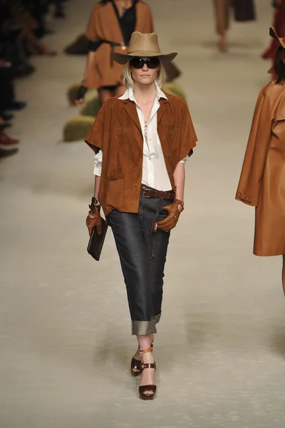 Look 30